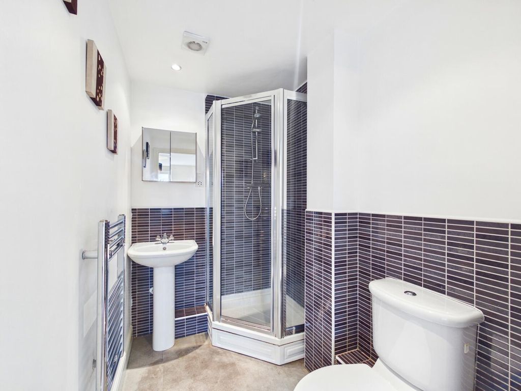 Property photo 3 of 8 Bathroom
