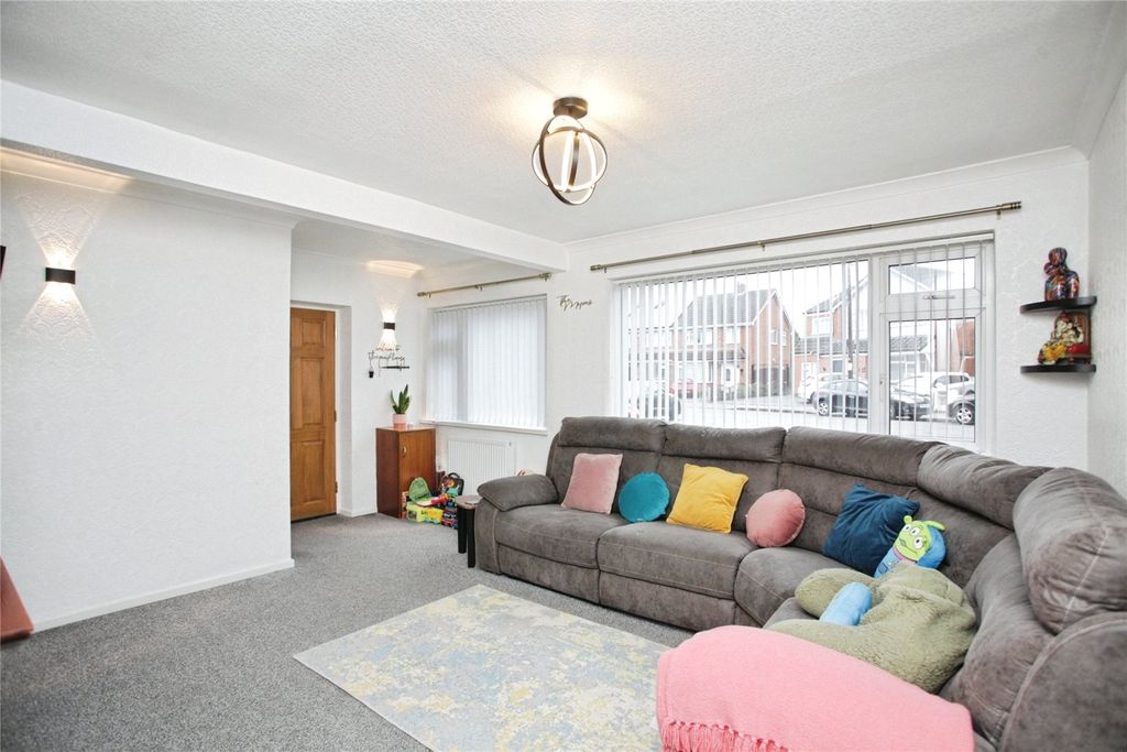 Property photo 2 of 18 Lounge