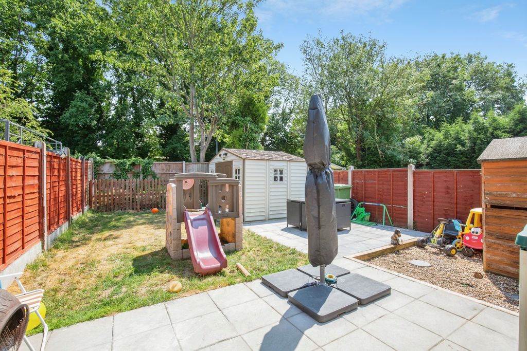 Property photo 2 of 16 8Ae2c952-Mw26-983