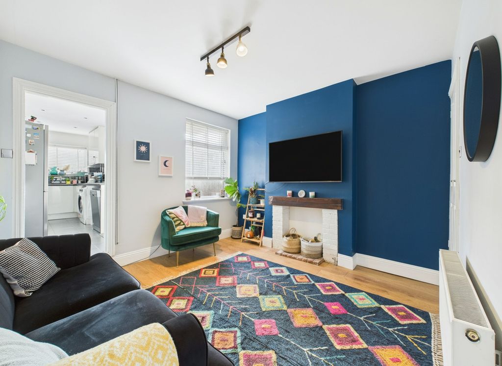 Property photo 2 of 15 Lounge