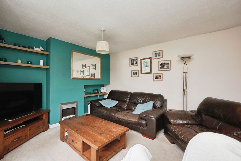 Property photo 2 of 21