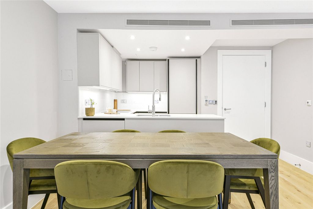 Property photo 3 of 14 Dining Area