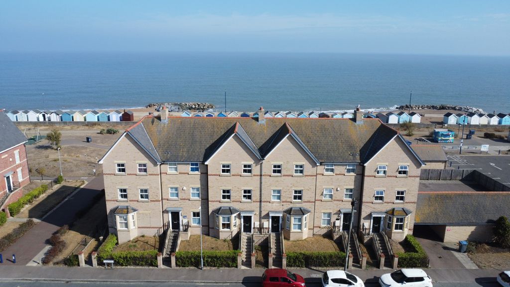 Property photo 1 of 27 3 Bedroom Townhouse For Sale - Felixstowe - Wainwrights