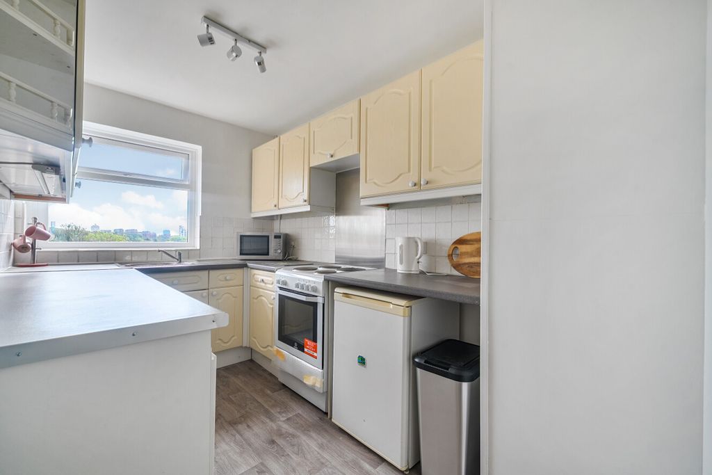 Property photo 3 of 15 1522873-11-6Aaa67...