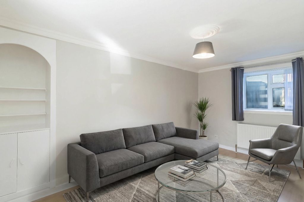 Property photo 2 of 29 Lounge(Ai Staged)