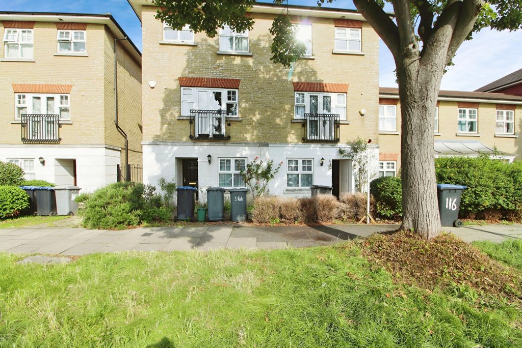 Property photo 1 of 25 Five Bedroom Town House To Rent