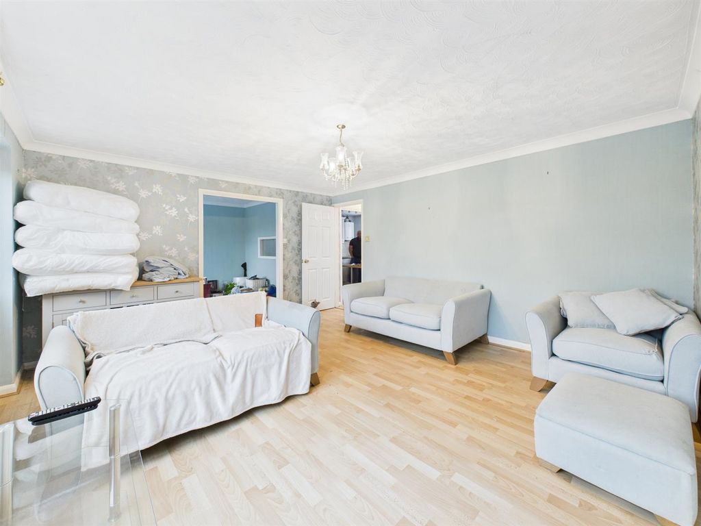 Property photo 3 of 18 Cam03975G0-Pr0145-Still027.Jpg