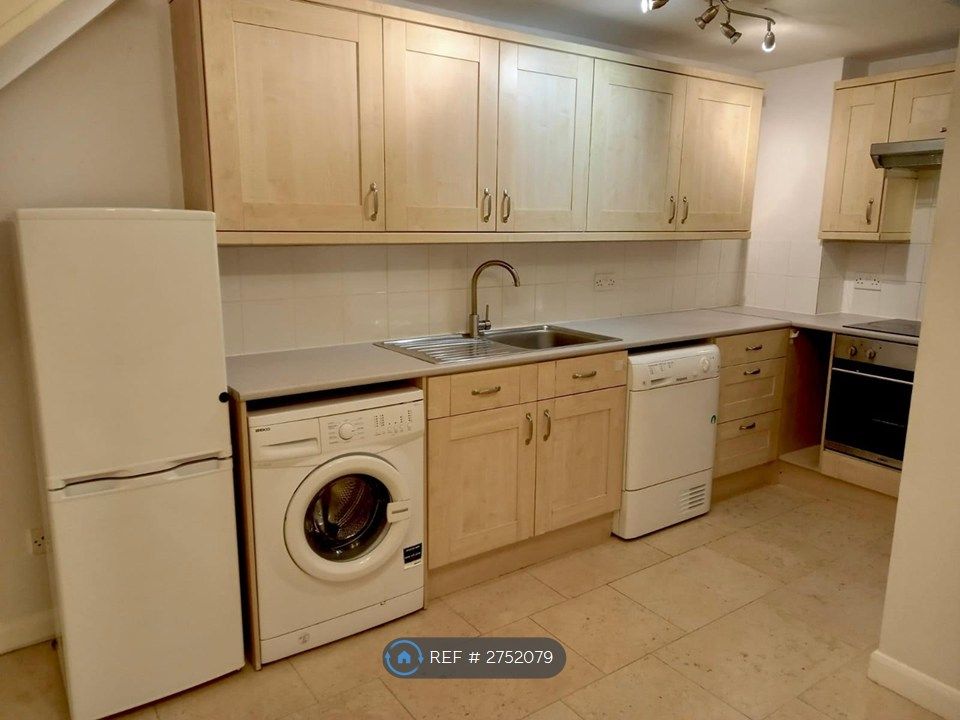 Property photo 2 of 10 Kitchen Area