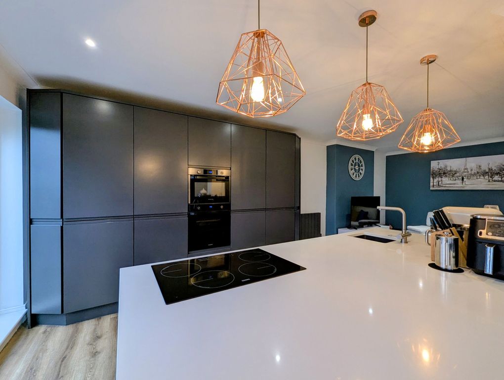 Property photo 3 of 32