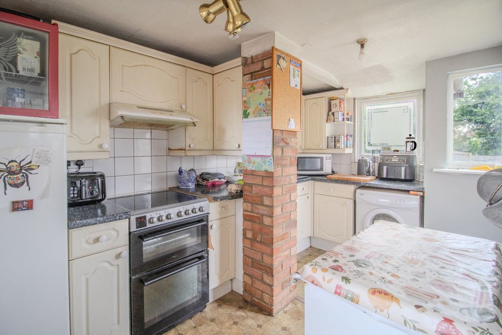 Property photo 3 of 13 5214785