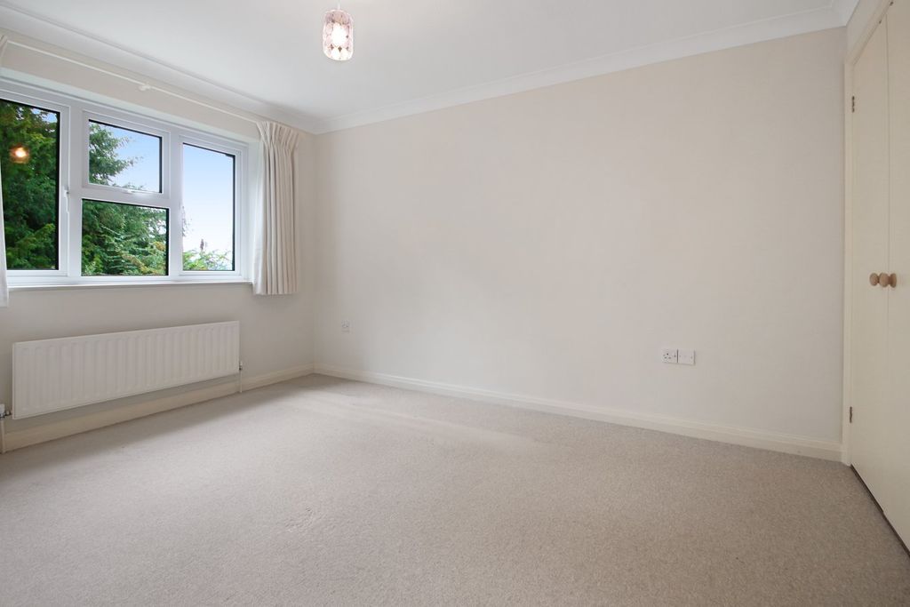 Additional image 4 of 2 bed flat for saleGodstone Road, Lingfield RH7