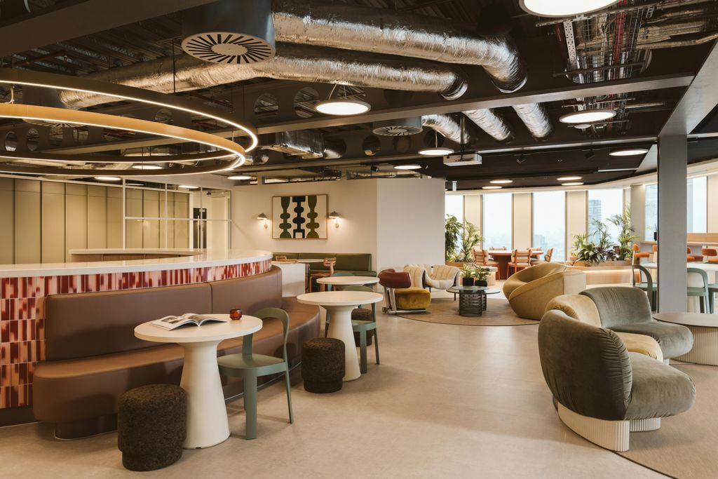 Property photo 3 of 20 24th Floor Office Space