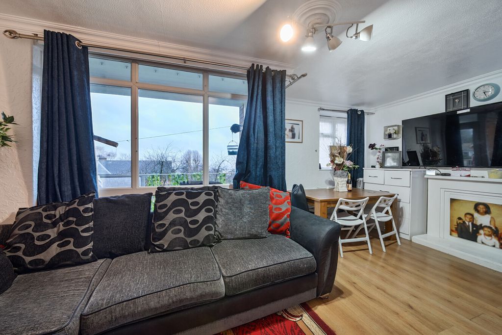 Property photo 2 of 14 1395478-10-69690E...