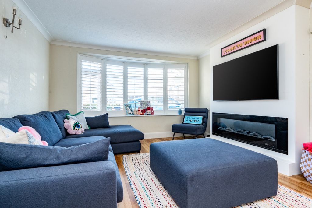 Property photo 2 of 26 Living Room