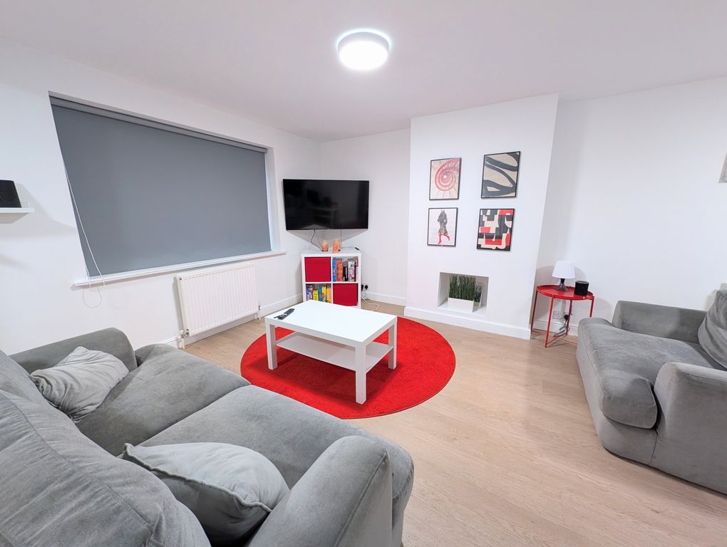 Property photo 3 of 17 Living Room