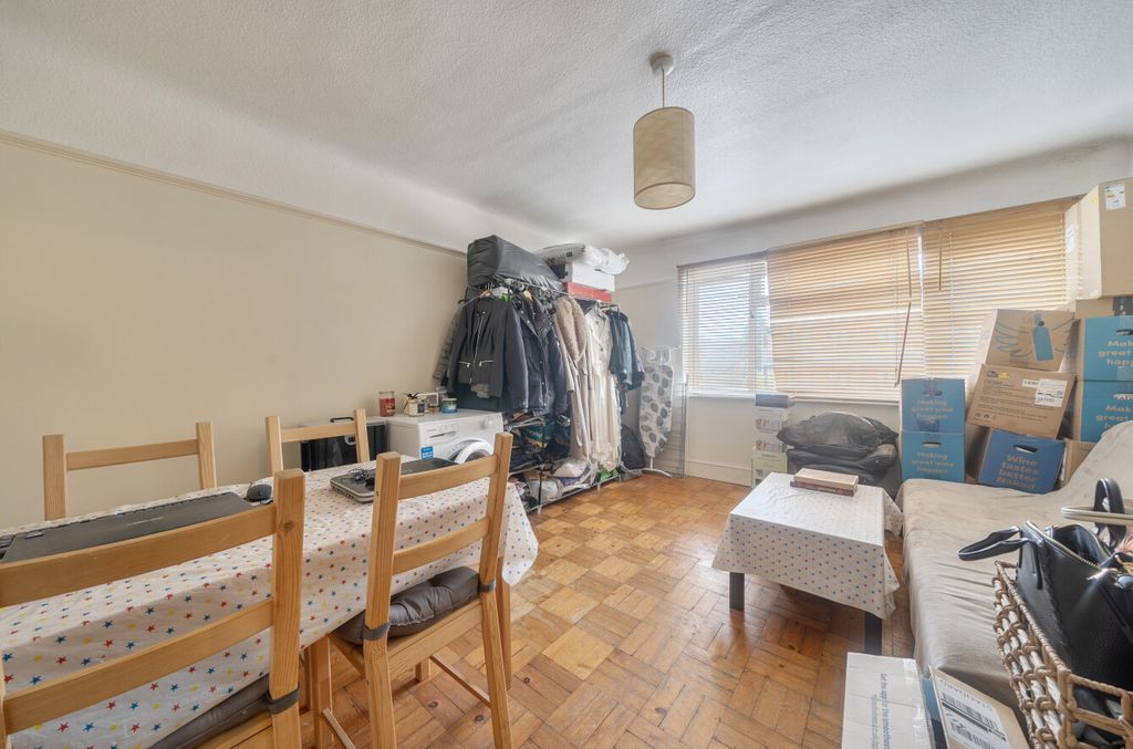 Property photo 3 of 9 1437466-1-69Cae30...