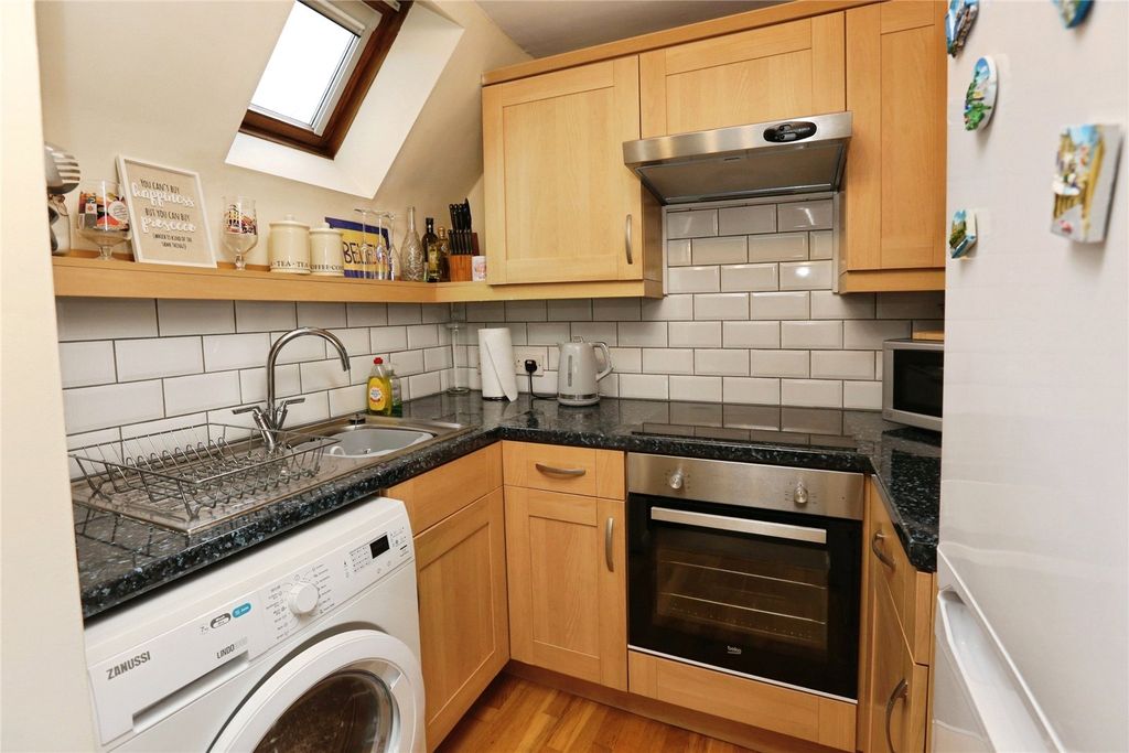 Property photo 3 of 11 Kitchen