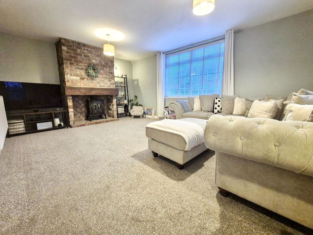 Property photo 2 of 27