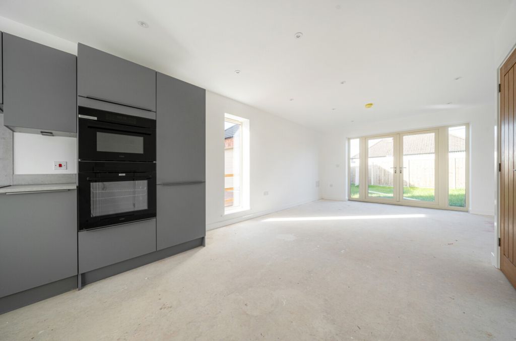 Property photo 3 of 16 1204585 (3)