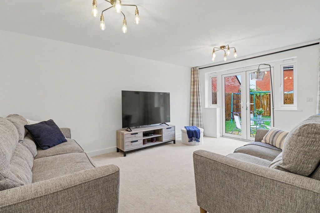 Property photo 3 of 19