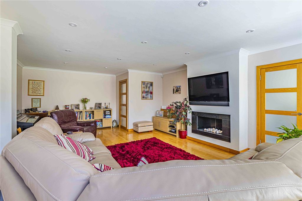 Property photo 3 of 43 Picture No. 06