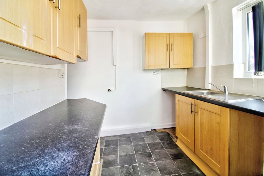 Property photo 2 of 11 Picture No. 28