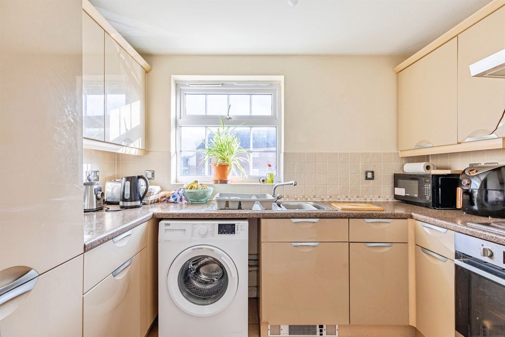 Property photo 3 of 14