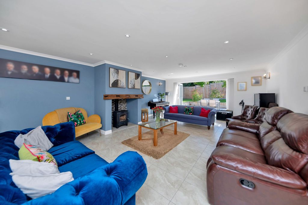 Property photo 3 of 25