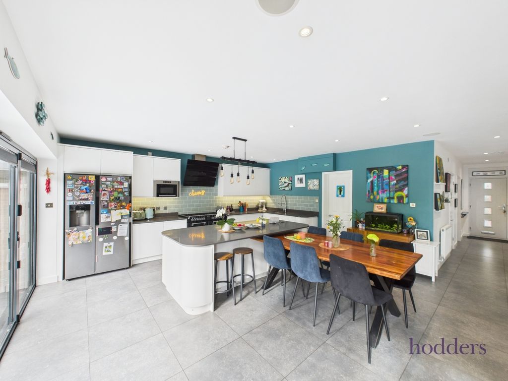 Property photo 2 of 28 Picture No. 11