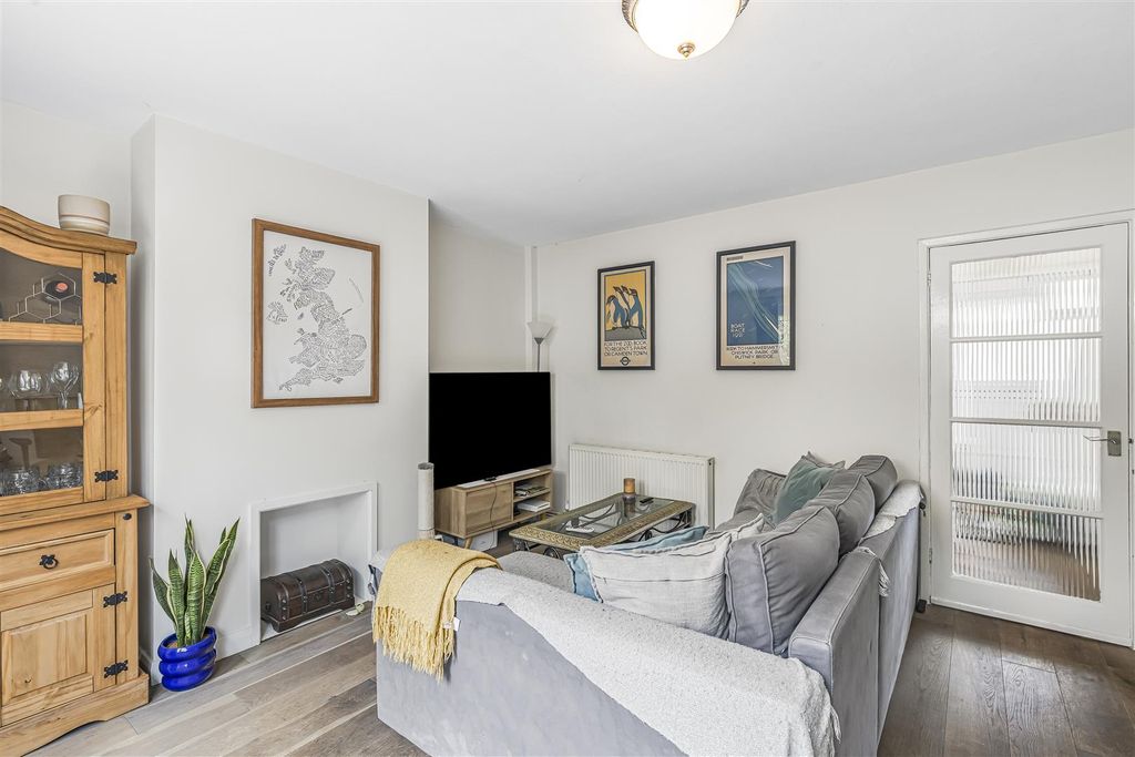 Property photo 3 of 18 Elsley_Road-Sw11.Jpg