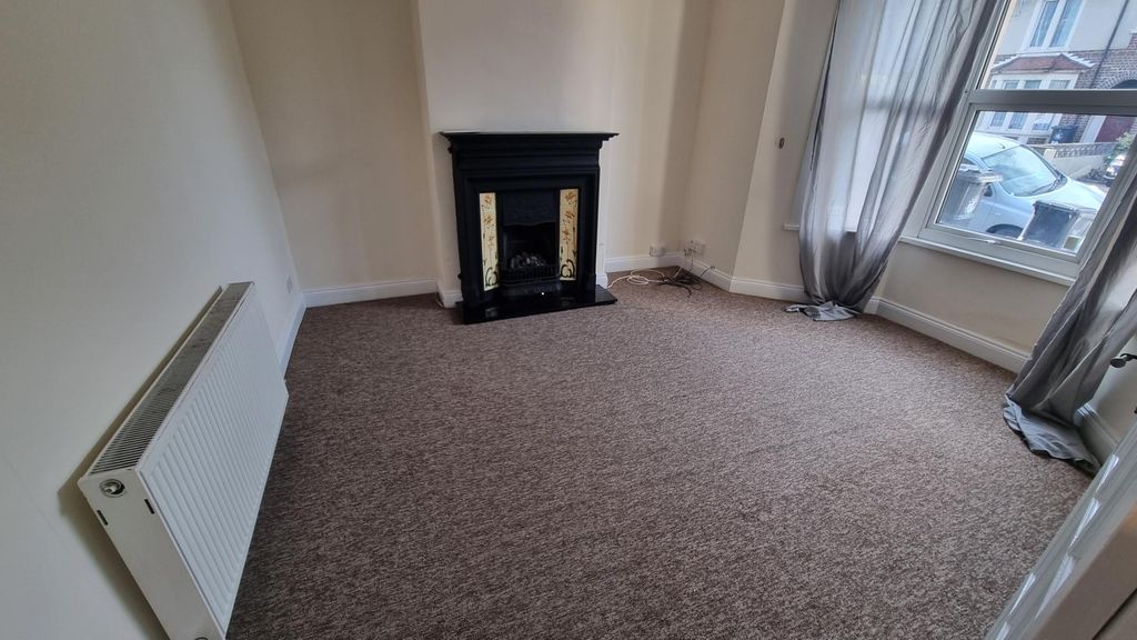 Property photo 2 of 15 Lounge