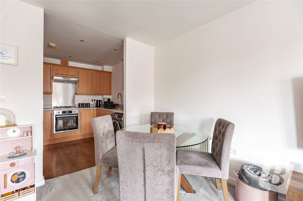 Property photo 3 of 14 Dining Area