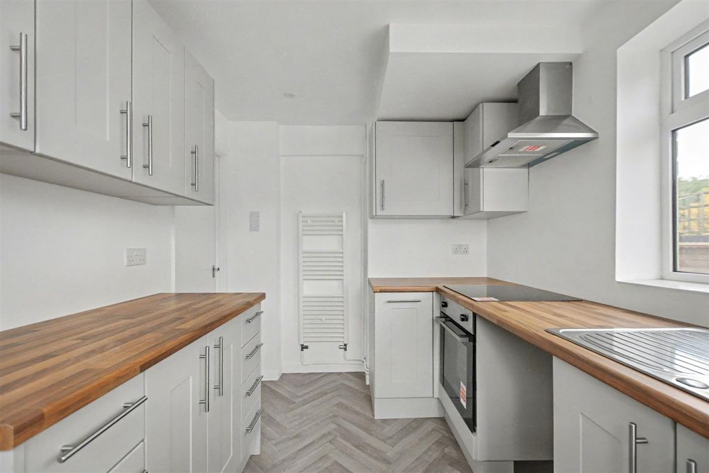 Property photo 3 of 26 Kitchen_2.Jpeg