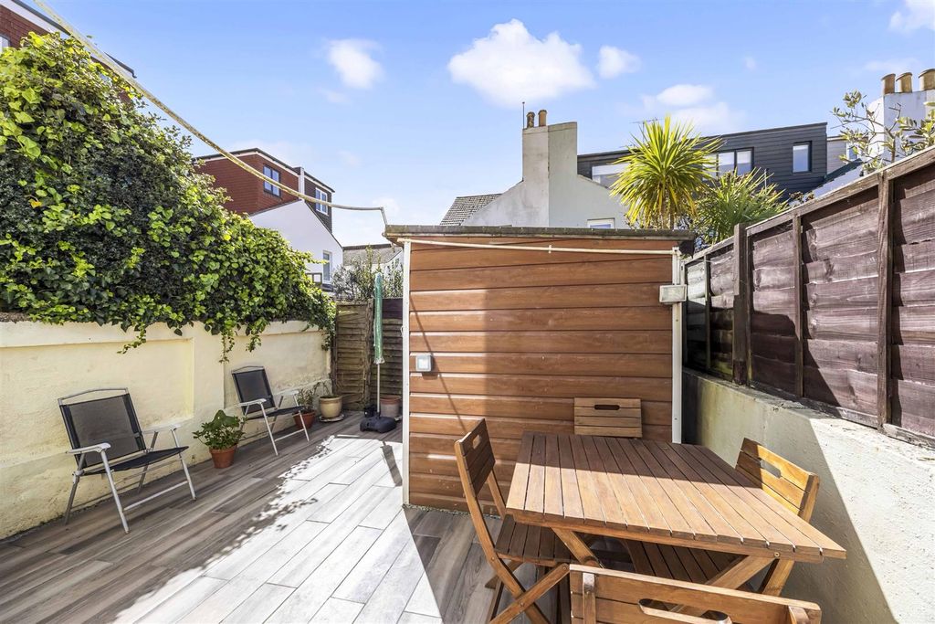 Property photo 2 of 16 Mortimer Road, 2-004.Jpg