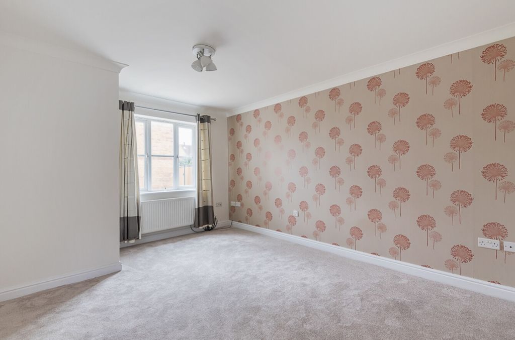 Property photo 3 of 19 1332436-12-688A003dcc79A