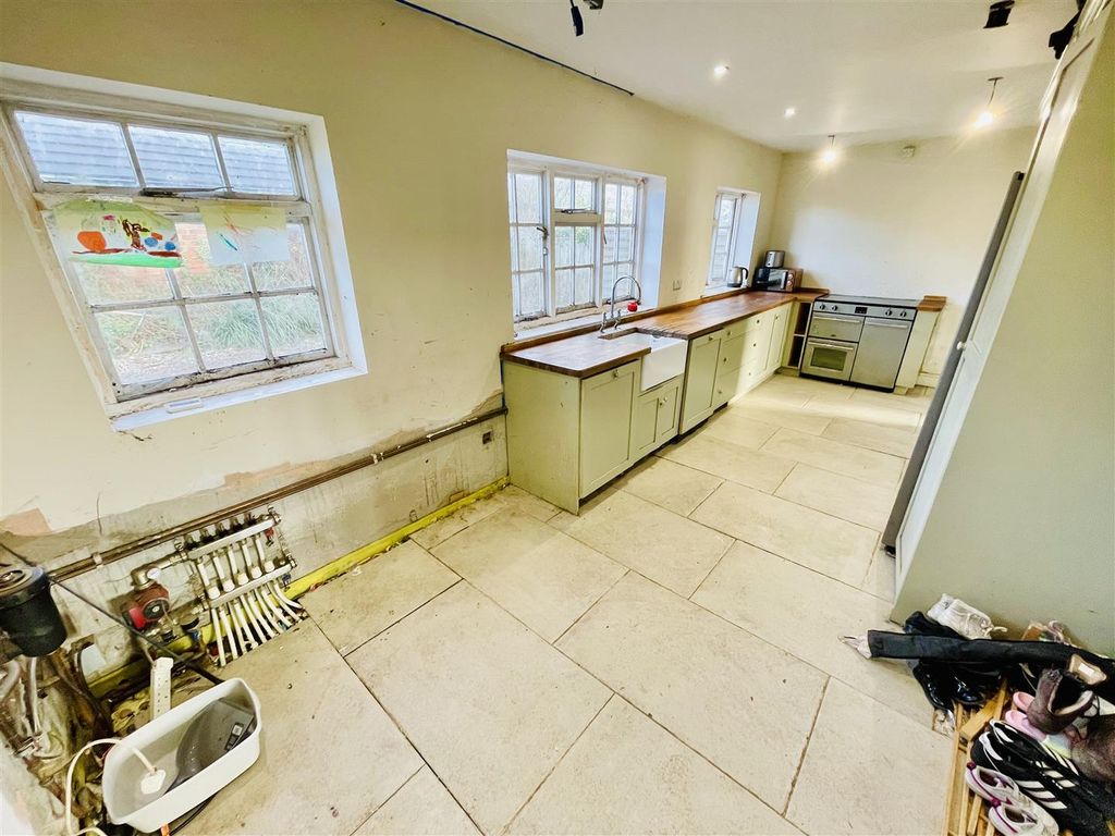 Property photo 3 of 16 Kitchen