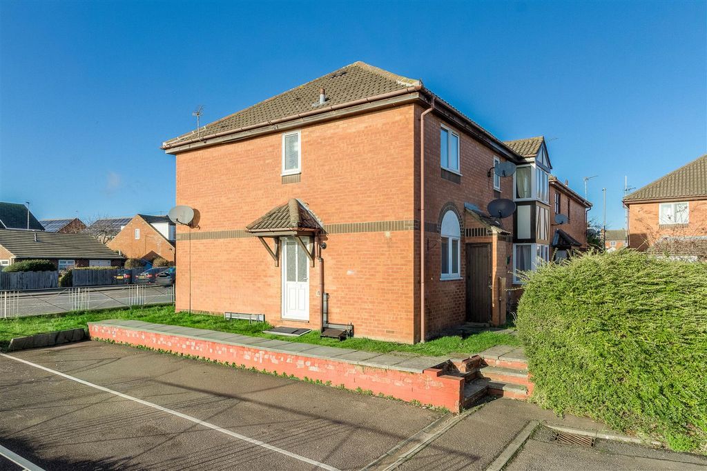 Property photo 1 of 10 Front And Parking