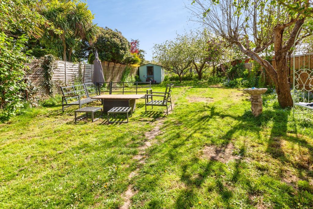 Property photo 3 of 23 Garden