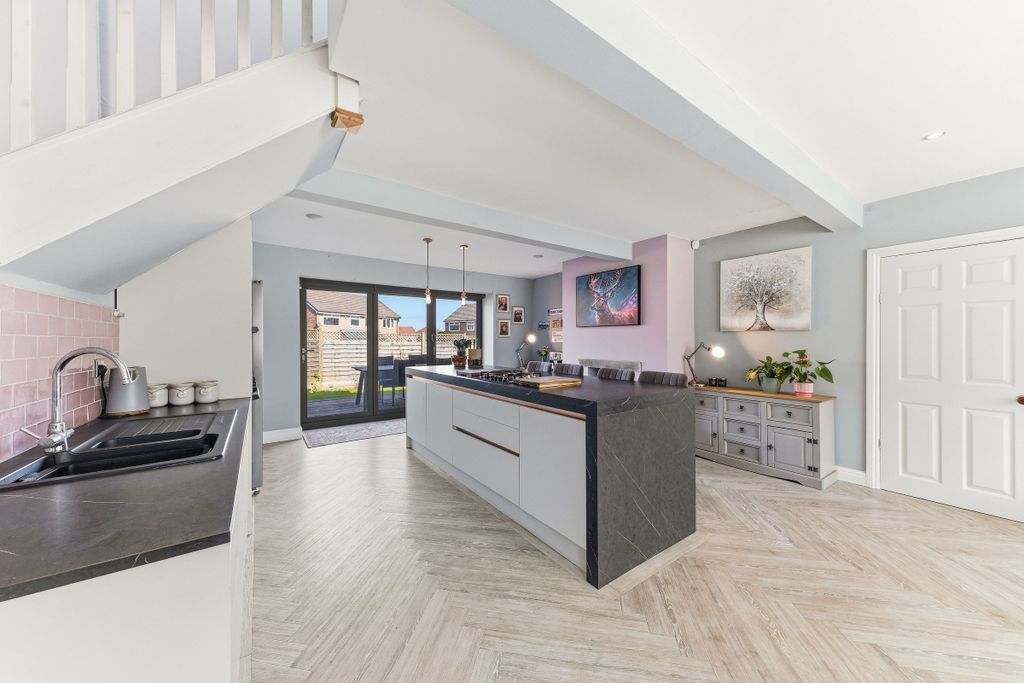 Property photo 2 of 36