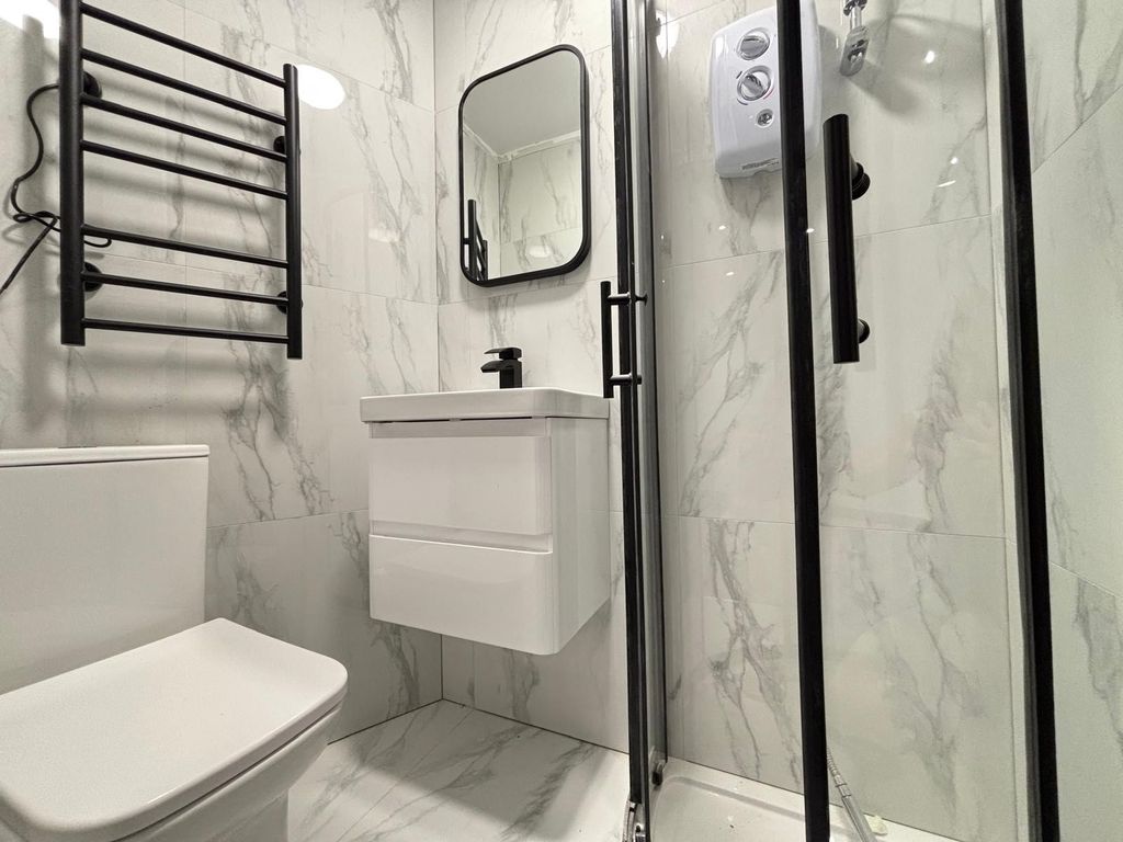 Property photo 3 of 5 Balcony