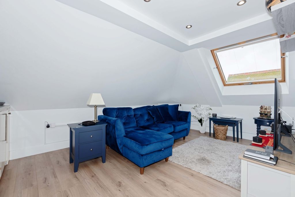 Property photo 2 of 10 Richmond Rd_4