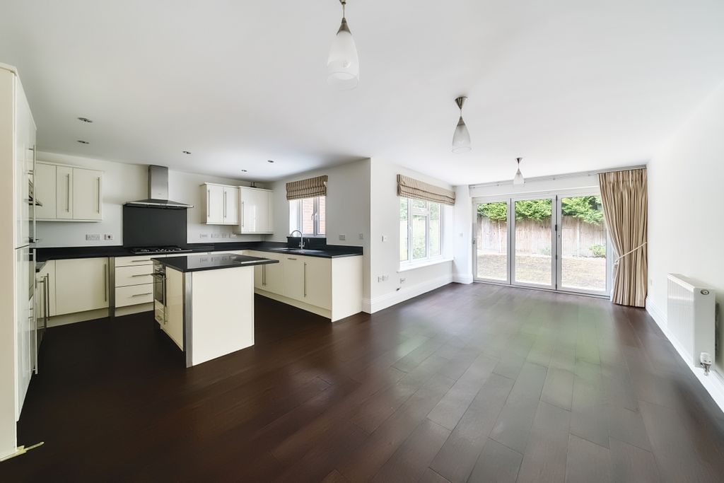 Property photo 3 of 20 Summerwood