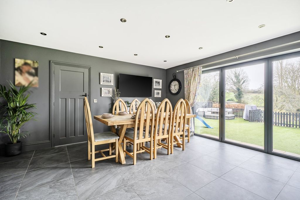 Property photo 3 of 25