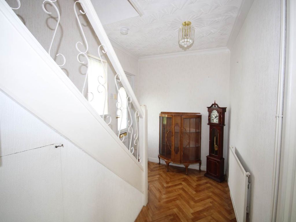 Property photo 2 of 17 Hallway