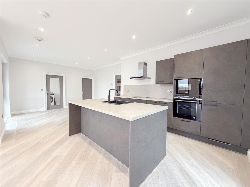 Property photo 3 of 13 Kitchen