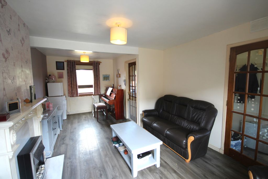 Property photo 3 of 20 Lounge Alt