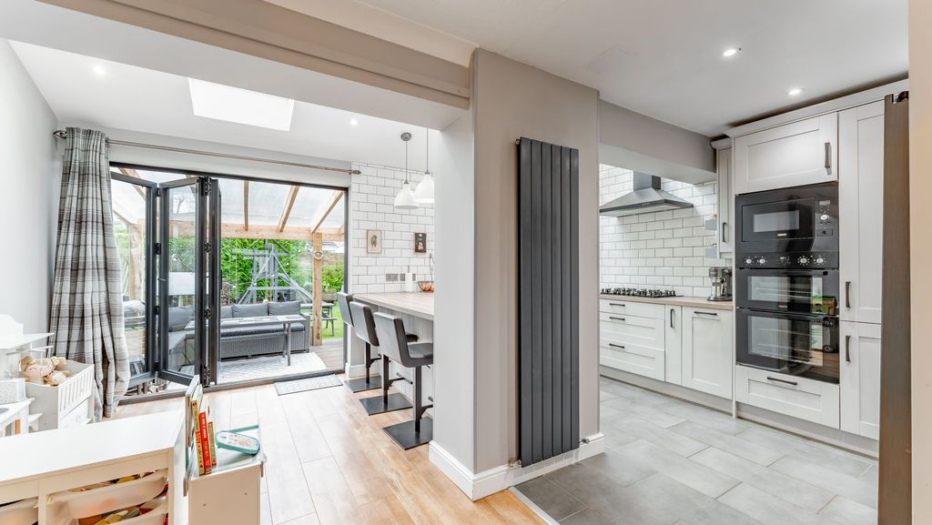 Property photo 3 of 34