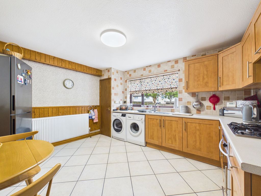 Property photo 3 of 17 Dining Kitchen