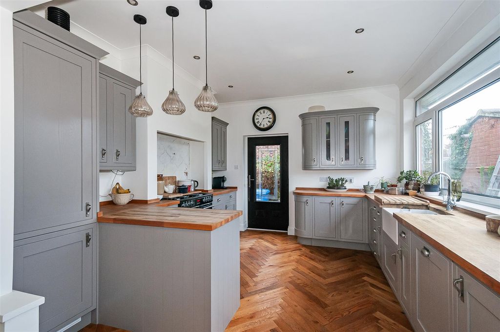 Property photo 2 of 12 112 Hook Road9.Jpg