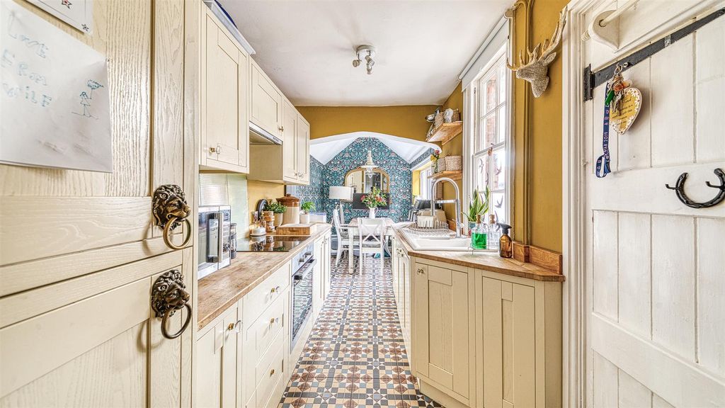 Property photo 2 of 29